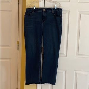 Chico’s so lifting strait leg denim 14 short